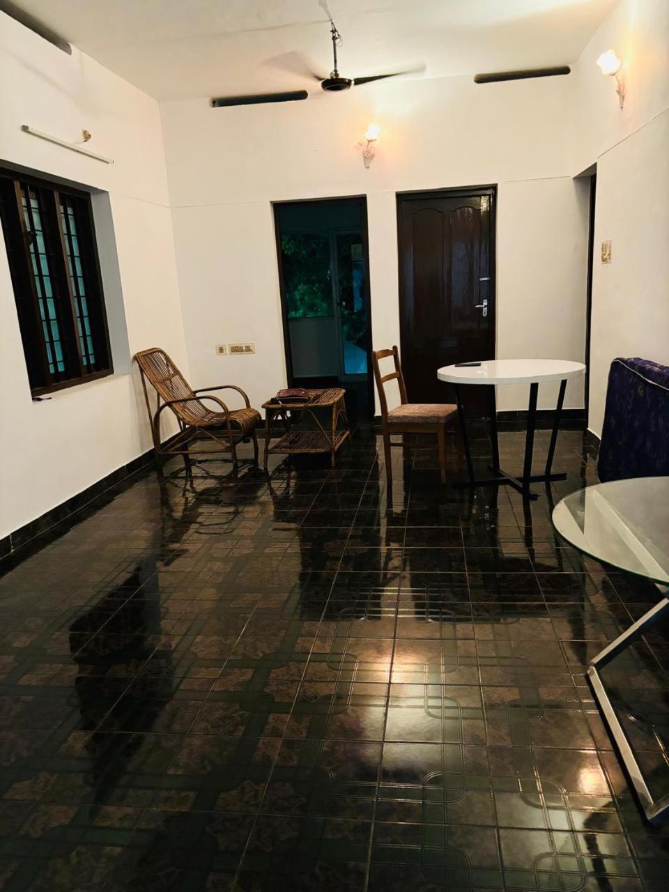 Luxus Inn Ja - Padmanabha Thiruvananthapuram Kültér fotó